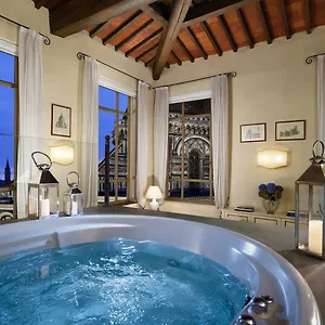 https://palazzo-niccolini-al-duomo.it-tuscanyhotel.com